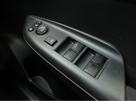 2016 Honda Fit DAA-GP5 €12,750 thumbnail