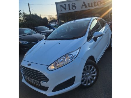 2015 Ford Fiesta - thumbnail 3