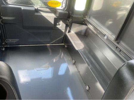 2016 Land Rover Defender - thumbnail 8