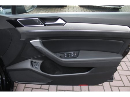 2016 Volkswagen Passat - thumbnail 9