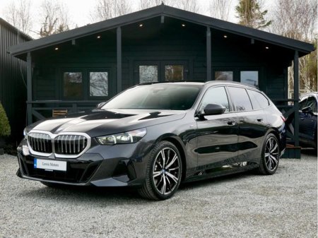 2025 BMW 5 Series - thumbnail 3