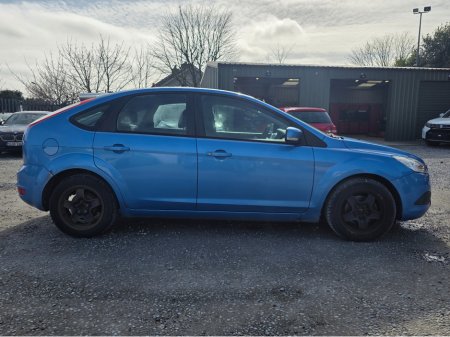 2010 Ford Focus - thumbnail 6