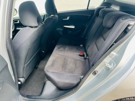 2013 Honda Insight - thumbnail 10