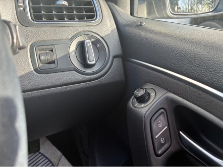 2015 Volkswagen Polo 1.2i TSI Petrol Automatic Comfortline €12,250 thumbnail