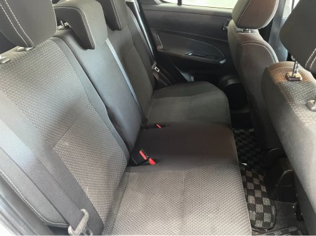 2014 Suzuki Swift - thumbnail 10