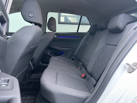 2024 Volkswagen Golf Volkswagen Golf Style DSG 2.0 TDI 2024 €30,950 thumbnail