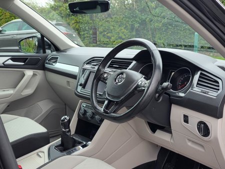 2017 Volkswagen Tiguan 2.0 TDI 150HP BMT Comfortline €13,999 thumbnail