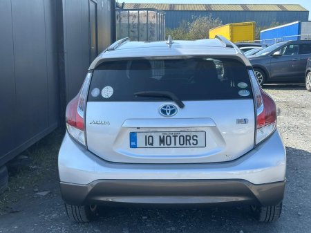 2015 Toyota Aqua - thumbnail 4