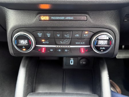 2019 Ford Focus - thumbnail 11