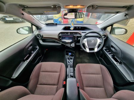 2017 Toyota Aqua - photo 17