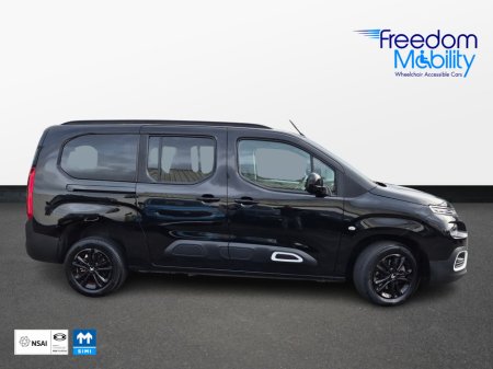 2023 Citroen Berlingo - view 4