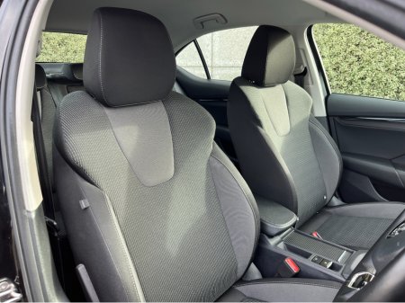 2023 Skoda Octavia AMBITION 2.0 TDI DIESEL //REVERSE CAMERA// €22,950 thumbnail