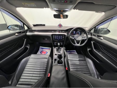 2020 Volkswagen Passat TDI SEL S-A 4DR AUTO €19,700 thumbnail