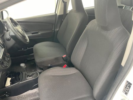 2018 Toyota Yaris - thumbnail 19