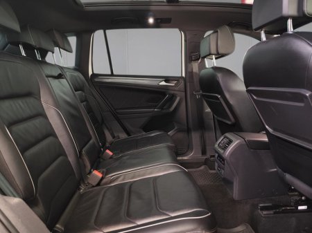 2018 Volkswagen Tiguan 2.0 TDI R-LINE 4MOTION €28,750 thumbnail