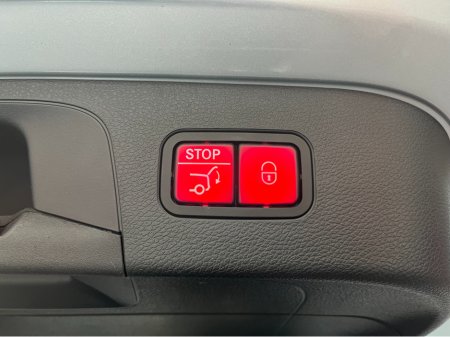 2020 Mercedes-Benz EQC - thumbnail 10