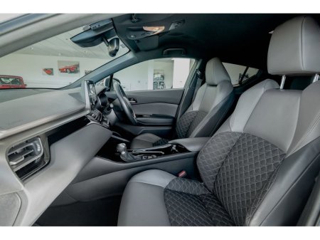 2023 Toyota C-HR SOL HYBRID €26,899 thumbnail