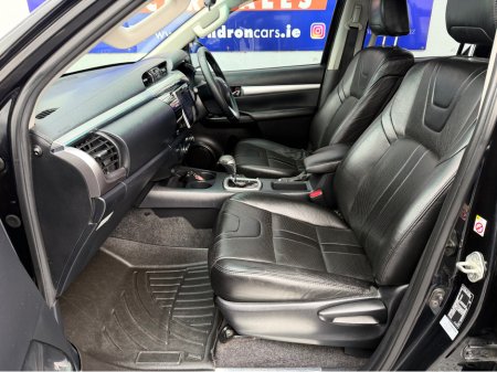 2016 Toyota Hilux - thumbnail 3