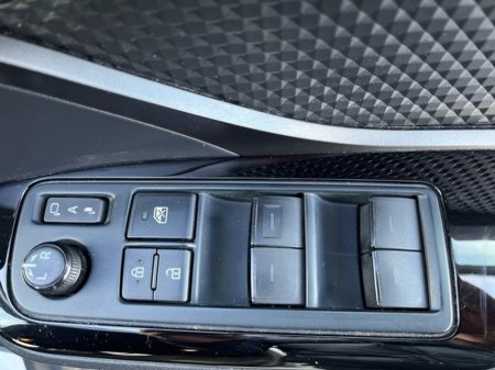 2023 Toyota C-HR HYBRID SPORT BI-TONE 4DR thumbnail