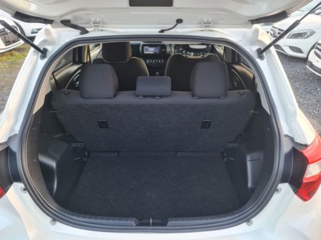 2019 Toyota Vitz - thumbnail 9