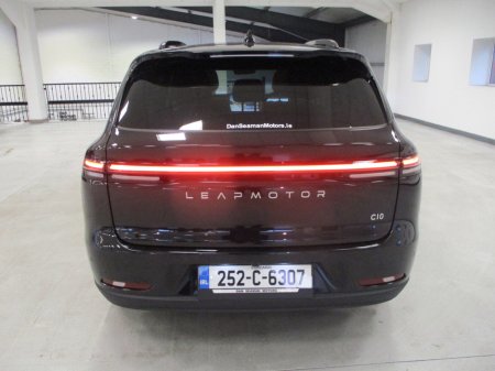 2025 Leapmotor C10 EREV 28.4kWh Design €45,950 thumbnail
