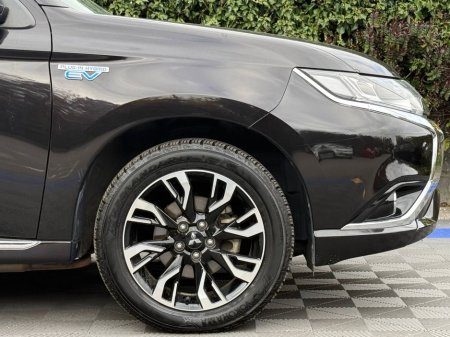 2018 Mitsubishi Outlander - thumbnail 9