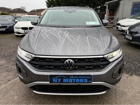 2023 Volkswagen T-Roc LIFE 1.0 TSI €22,950 thumbnail