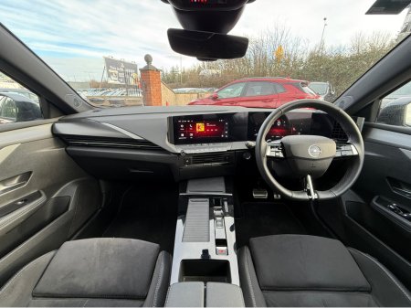 2024 Opel Astra 1.2 GS TURBO AUTO €24,450 thumbnail