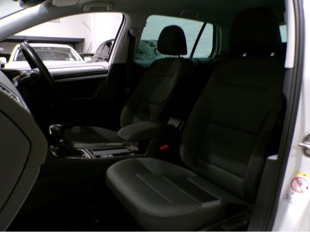 2018 Volkswagen Golf *2018*ONLY 16,000 MILES*AUTO*VW GOLF 1.2 MARK 7.5*COLOUR CAMERA*SAT-NAV*APPLE-CARPLAY*ANDROID AUTO*UP-GRADED VW ALLOYS*XL MEDIA*FLAT-BOTTOM SPORT STEERING WHEEL WITH ADAPTIVE CRUISE CONTROL**RADAR ASS €18,900 thumbnail