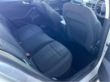 2021 Ford Focus - thumbnail 3