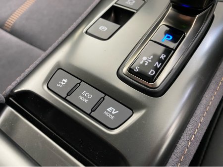 2025 Lexus LBX - thumbnail 18