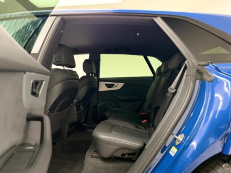 2025 Audi Q8 55 TFSI E S LINE 394HP QUATTRO €94,990 thumbnail