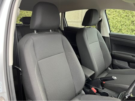 2018 Volkswagen Polo COMFORTLINE AUTOMATIC 1.0 PETROL //REVERSE CAMERA//CARPLAY// €14,950 thumbnail