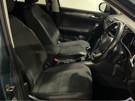 2023 Volkswagen T-Roc STYLE 2.0 TDI MANUAL 6SPEED FWD 116HP €29,950 thumbnail