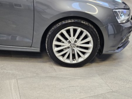 2016 Volkswagen Jetta 2.0 TDI 110HP Highline thumbnail