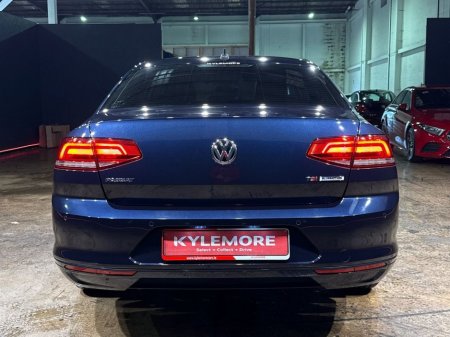 2016 Volkswagen Passat - thumbnail 4