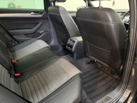 2018 Volkswagen Passat - thumbnail 16