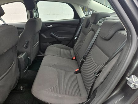 2017 Ford Focus - thumbnail 9