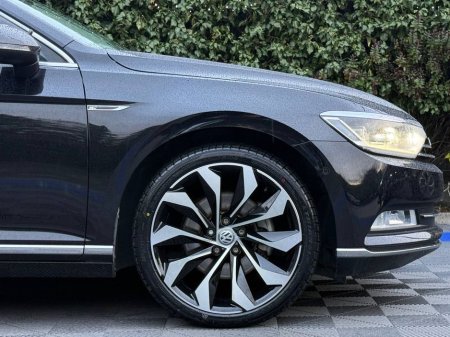 2018 Volkswagen Passat HIGHLINE R-LINE PACK 2.0 TDI // 360 PARKING CAMERAS // LEATHER HEATED & COOLED SEATS // BRAND NEW 19" R-LINE ALLOYS €22,950 thumbnail