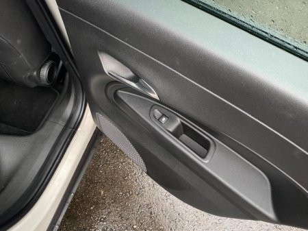 2025 Jeep Avenger 1.2 100Hp Mhev Altitude €28,895 thumbnail