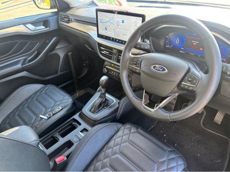 2022 Ford Focus - thumbnail 11