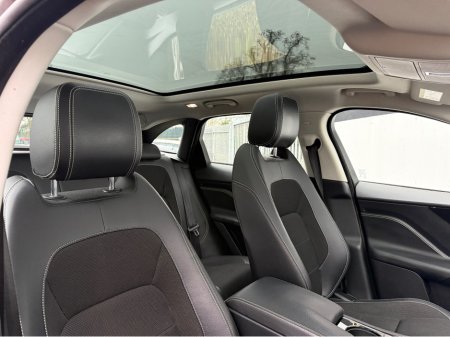 2016 Jaguar F-Pace 2.0 D AWD R-SPORT AUTO 5DR €15,950 thumbnail