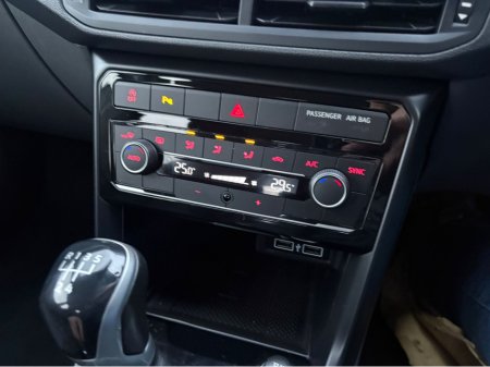 2019 Volkswagen T-Cross LIFE 1.0 TSI MANUAL 5SPEED 95BHP 5DR €16,950 thumbnail