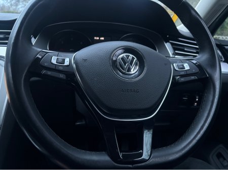 2019 Volkswagen Passat CL 2.0 TDI MANUAL 6SPEED FWD 150HP 4DR €17,900 thumbnail