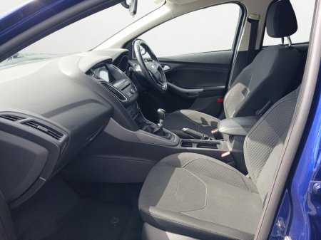 2018 Ford Focus - thumbnail 5