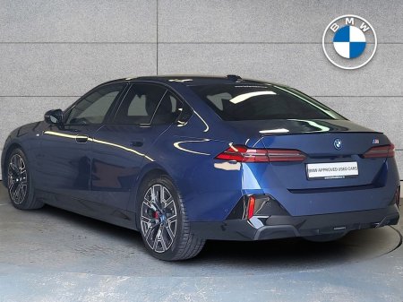 2024 BMW 5 Series - photo 2