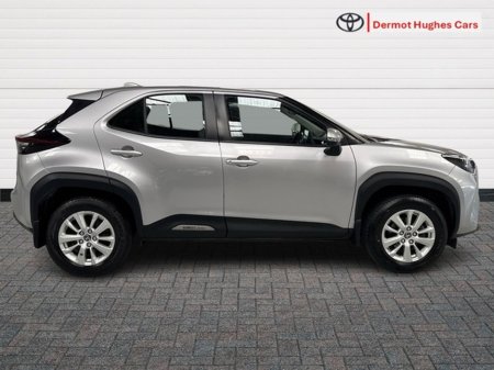 2022 Toyota Yaris Cross - thumbnail 3