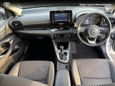 2024 Toyota Yaris YARIS 1.5 HYBRID LUNA thumbnail