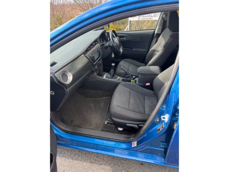 2014 Toyota Auris - thumbnail 4