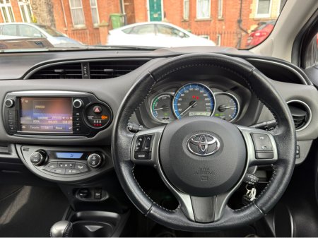 2017 Toyota Yaris - thumbnail 13